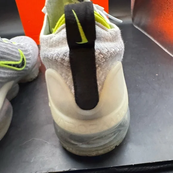 Nike Air VaporMax Gray White Volt Youth Shoes Sneakers Size 6.5 With Box - Picture 14 of 16